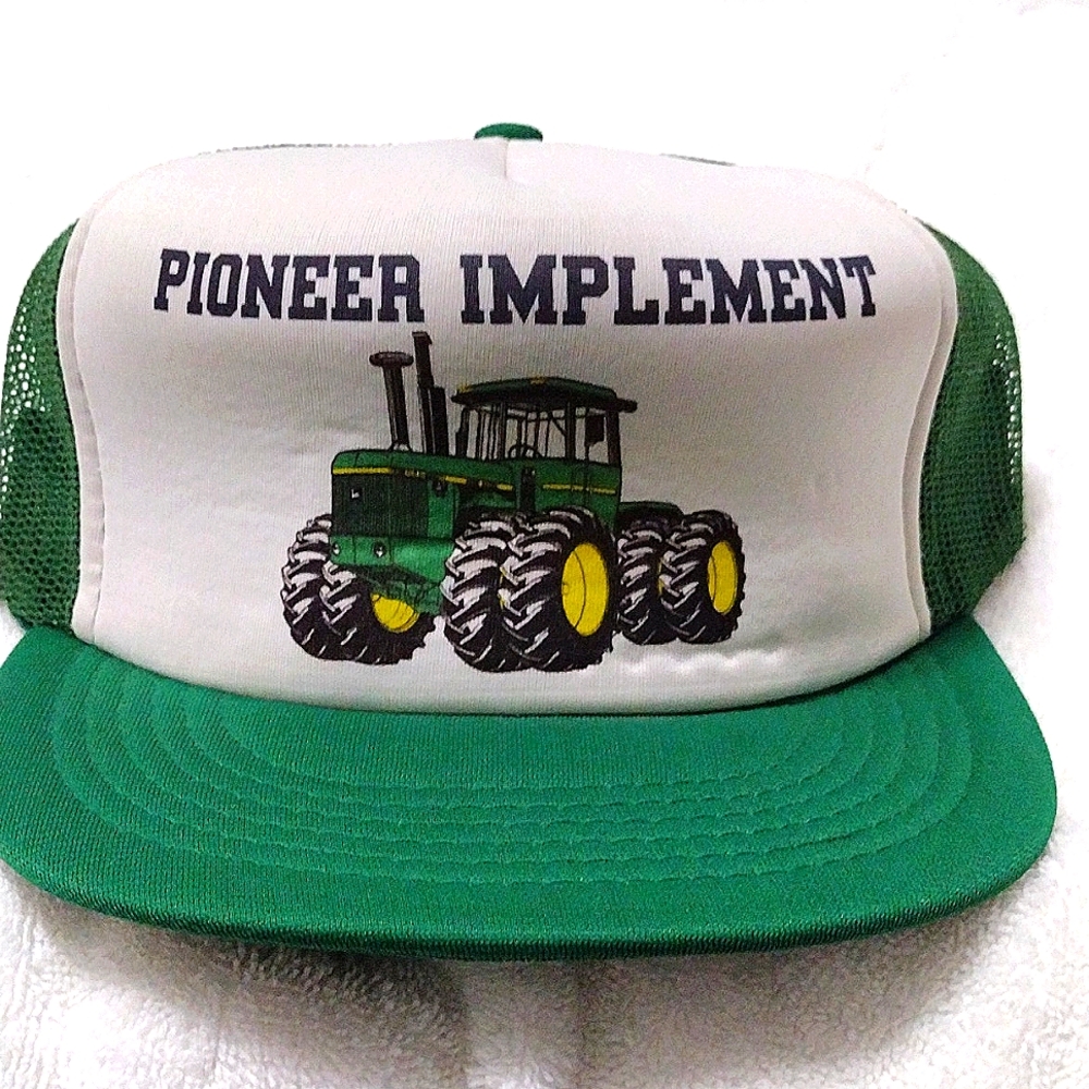 VINTAGE 80s TRUCKER HAT:   JOHN DEERE PIONEER IMPLEMENT